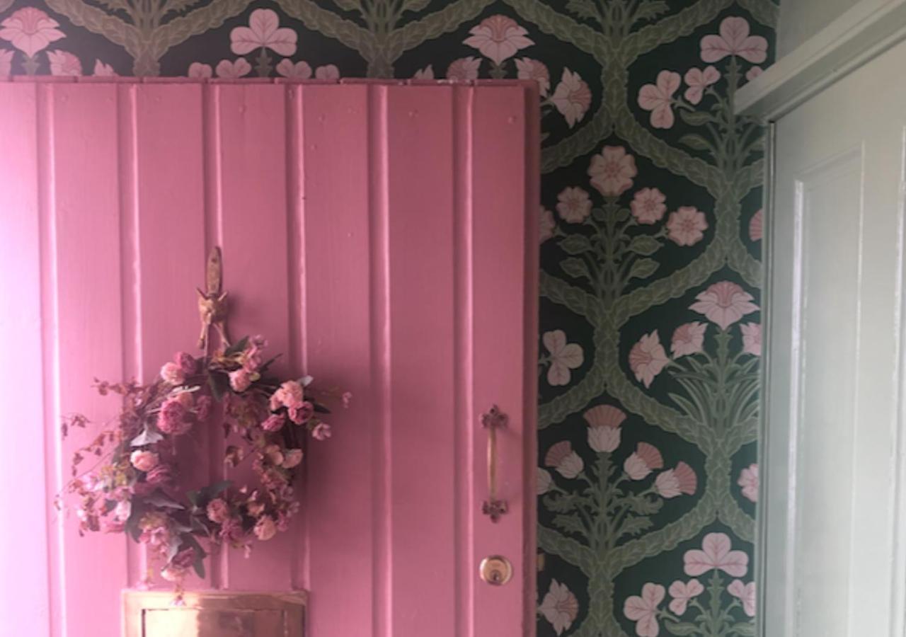 The Pink Cottage Upstairs Suite & Garden Summer Room Whitehead Exteriér fotografie