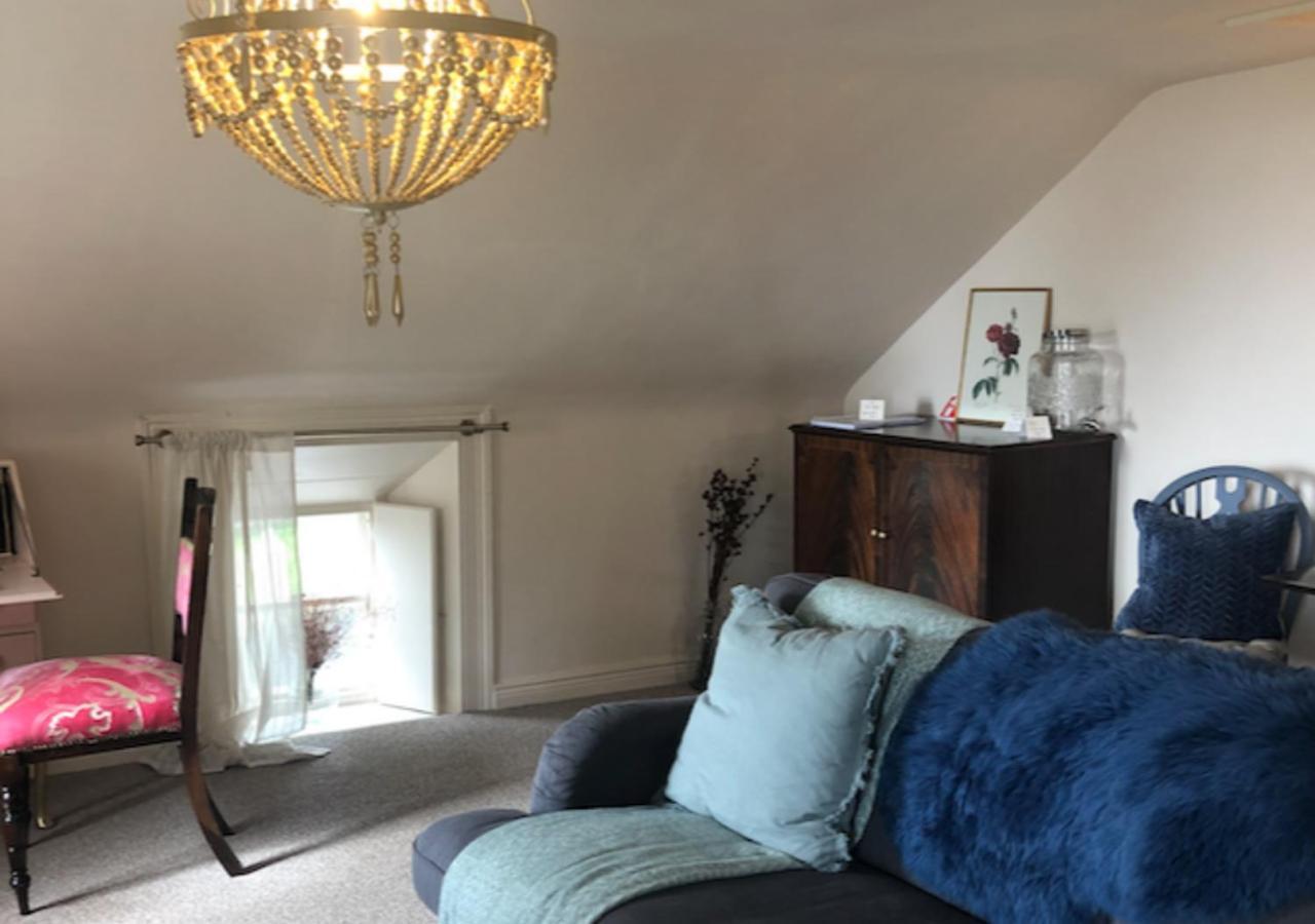 The Pink Cottage Upstairs Suite & Garden Summer Room Whitehead Exteriér fotografie