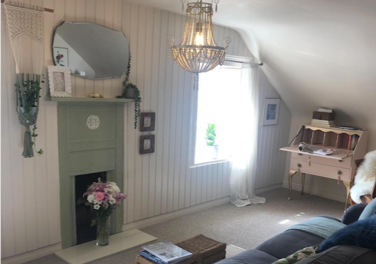 The Pink Cottage Upstairs Suite & Garden Summer Room Whitehead Exteriér fotografie