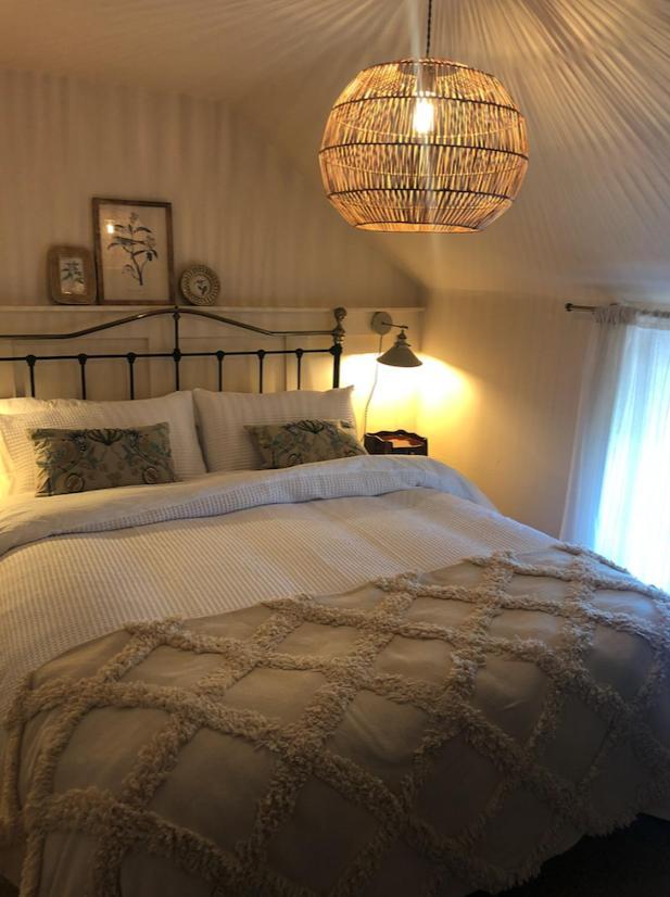 The Pink Cottage Upstairs Suite & Garden Summer Room Whitehead Exteriér fotografie