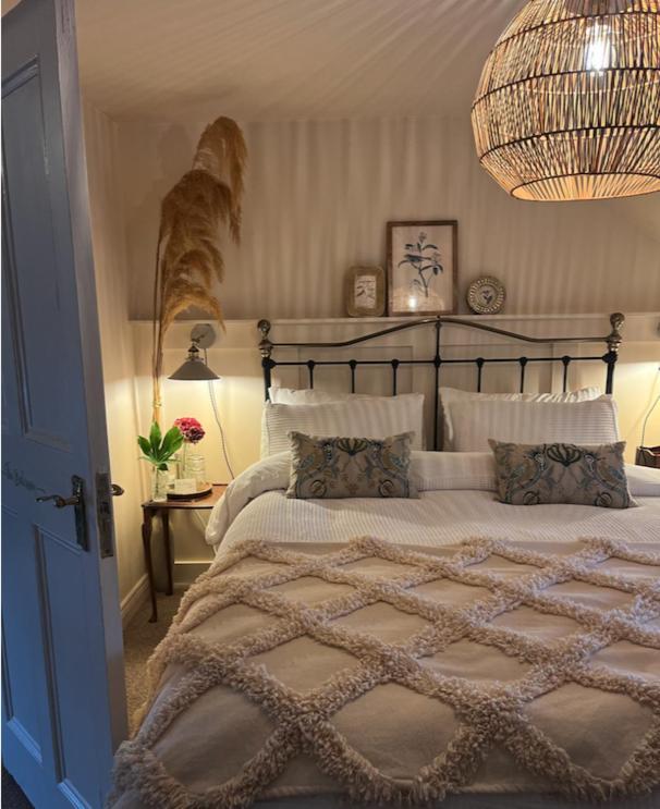 The Pink Cottage Upstairs Suite & Garden Summer Room Whitehead Exteriér fotografie