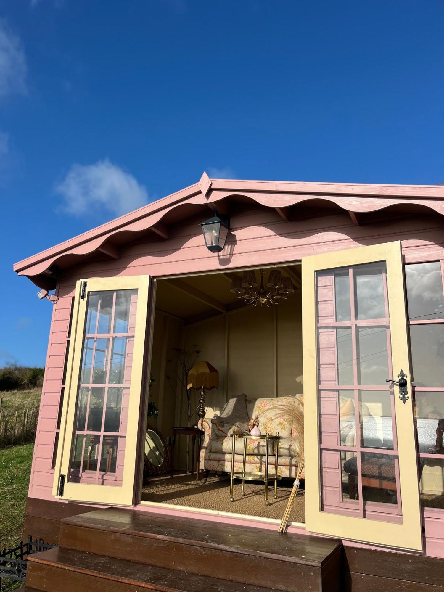 The Pink Cottage Upstairs Suite & Garden Summer Room Whitehead Exteriér fotografie