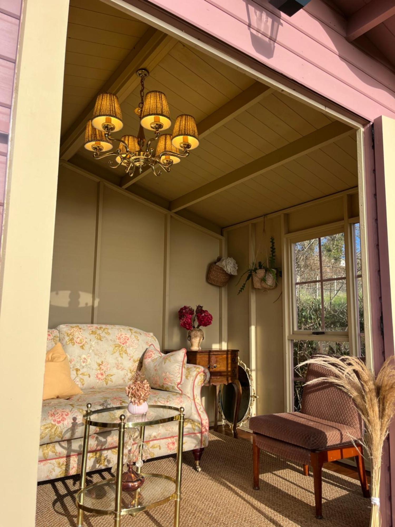 The Pink Cottage Upstairs Suite & Garden Summer Room Whitehead Exteriér fotografie