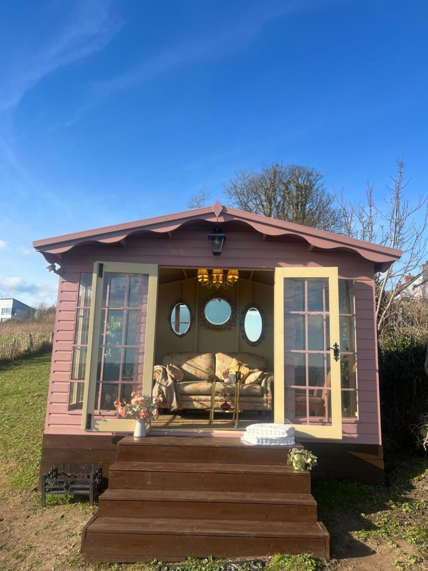 The Pink Cottage Upstairs Suite & Garden Summer Room Whitehead Exteriér fotografie